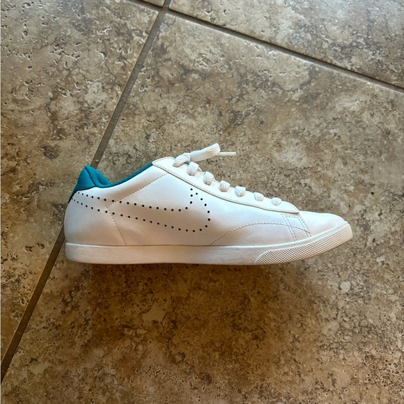 Nike Women’s Racquette LTR - White - Size 9 - Picture 5 of 9